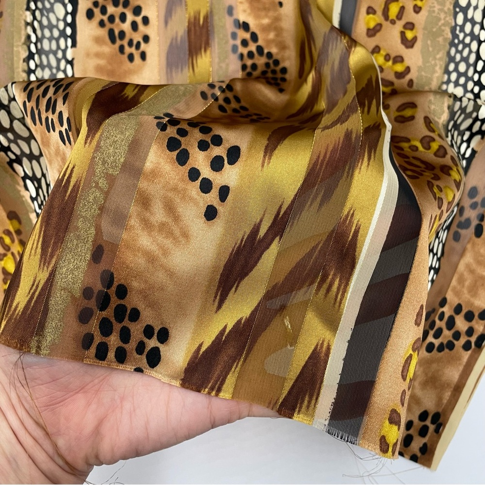 Animal Print Fabric Sheer Stripes Leopard Tiger Jungle Metallic 2 Yards Apparel - Picture 3 of 6